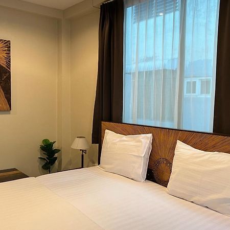 Baan Glang Soi Restaurant & Guesthouse Bangkok Eksteriør billede