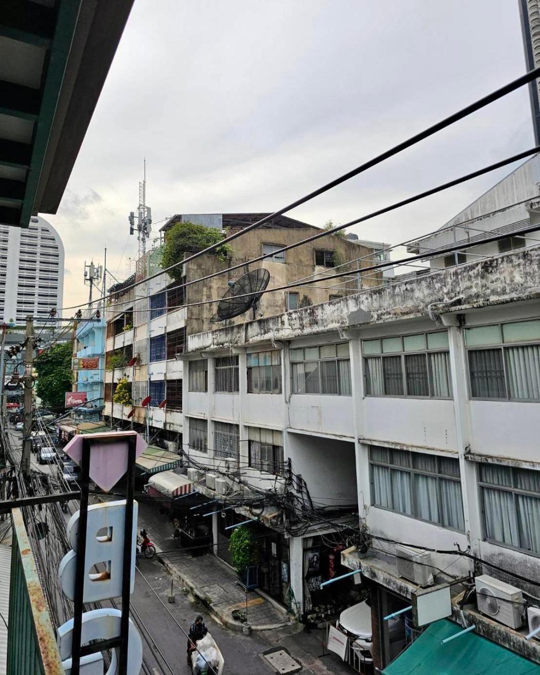 Baan Glang Soi Restaurant & Guesthouse Bangkok Eksteriør billede