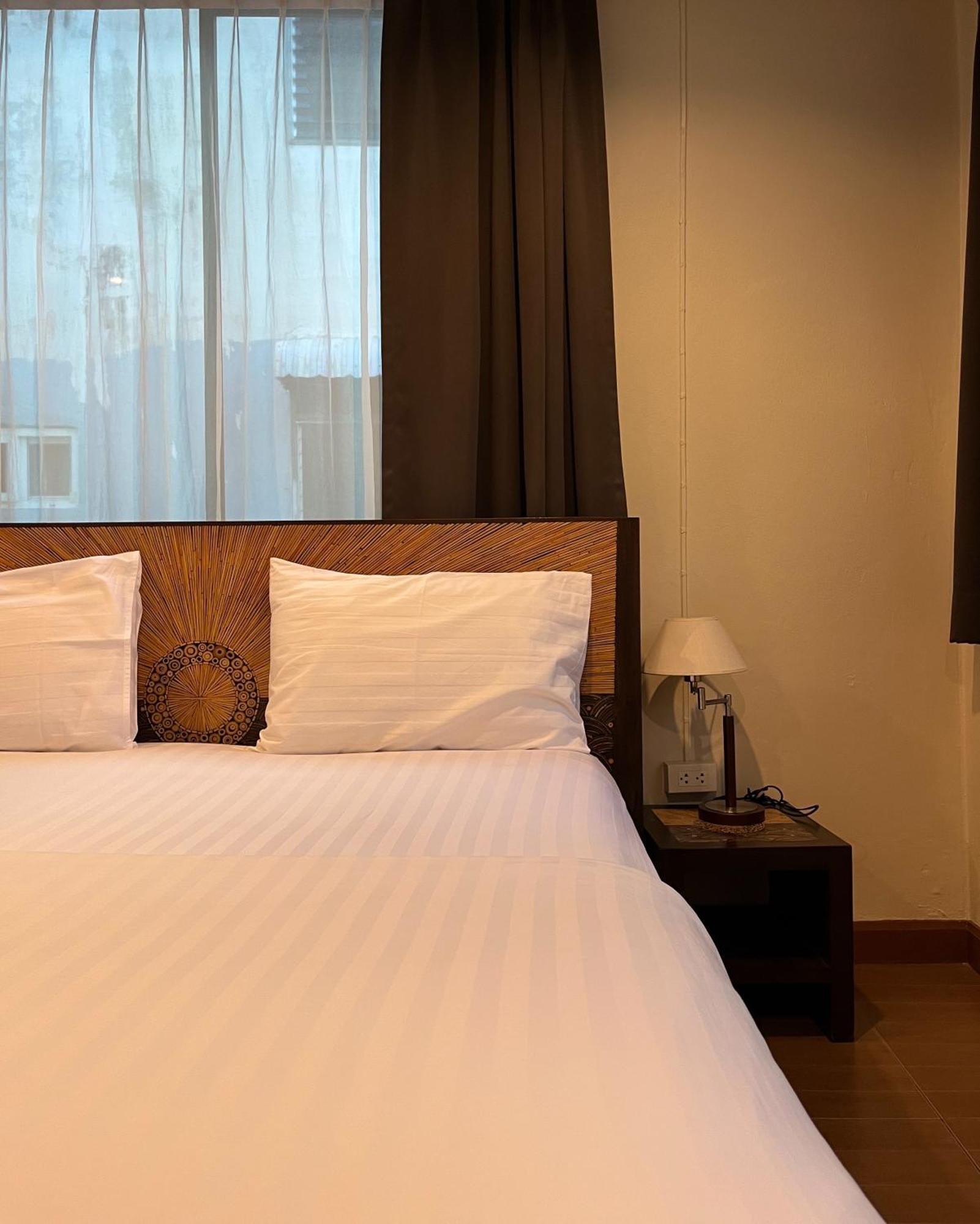 Baan Glang Soi Restaurant & Guesthouse Bangkok Værelse billede