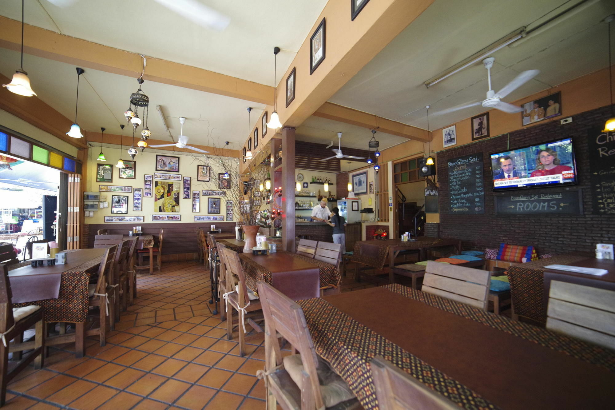 Baan Glang Soi Restaurant & Guesthouse Bangkok Eksteriør billede