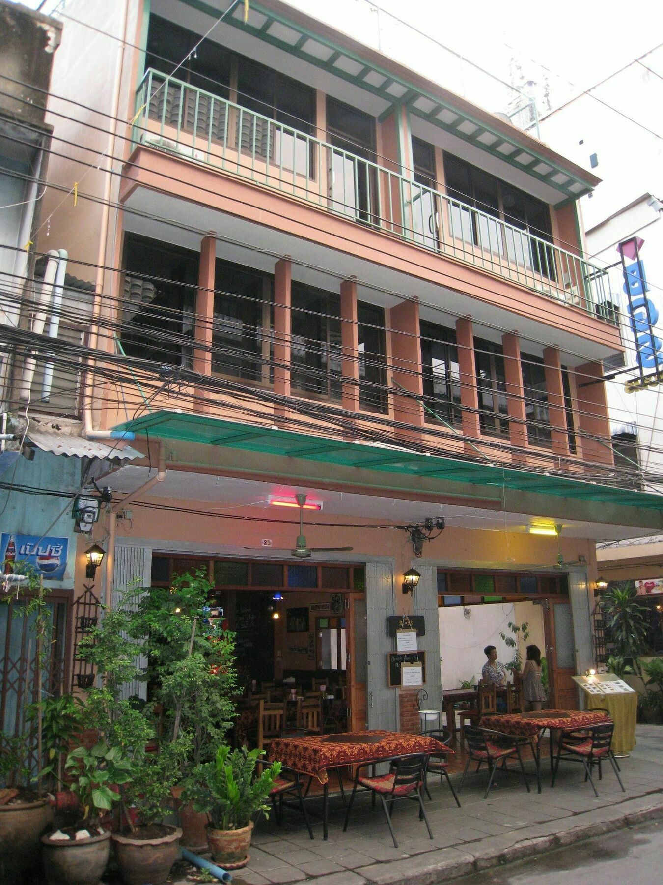 Baan Glang Soi Restaurant & Guesthouse Bangkok Eksteriør billede